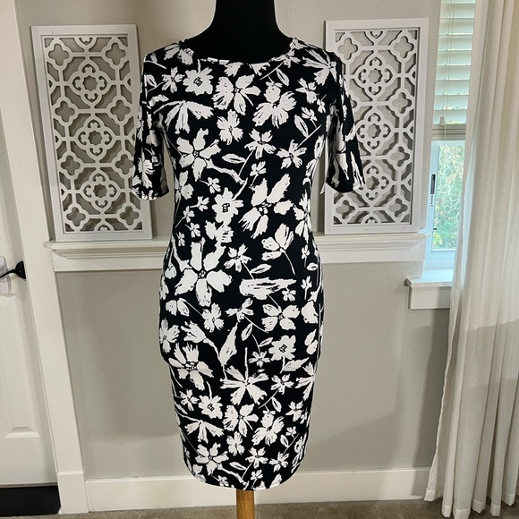 LuLaRoe Dresses & Skirts - Black and White Floral Pattern Dress